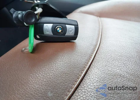 2011 BMW 328I xDrive z USA, uszkodzony, nr VIN WBAPK5G52BNN25149